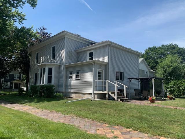 katietroccoli's tweet photo. A 4 bed, 2 bath home in a quiet neighborhood in Ottawa -- check it out! https://t.co/Vz5DORcKzU