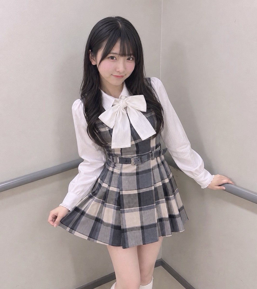 Sakuravejp's tweet photo. 18歳  合法JKです🌸

彼氏できたことないので分からないんですけど、
デートにこの服で来たら「可愛い」って思いますか？🥺

こういうコーデはお好きですか…？🫣🤍

秋冬は可愛いお洋服いっぱい着れるから好き♡ https://t.co/psFTrnqFTl