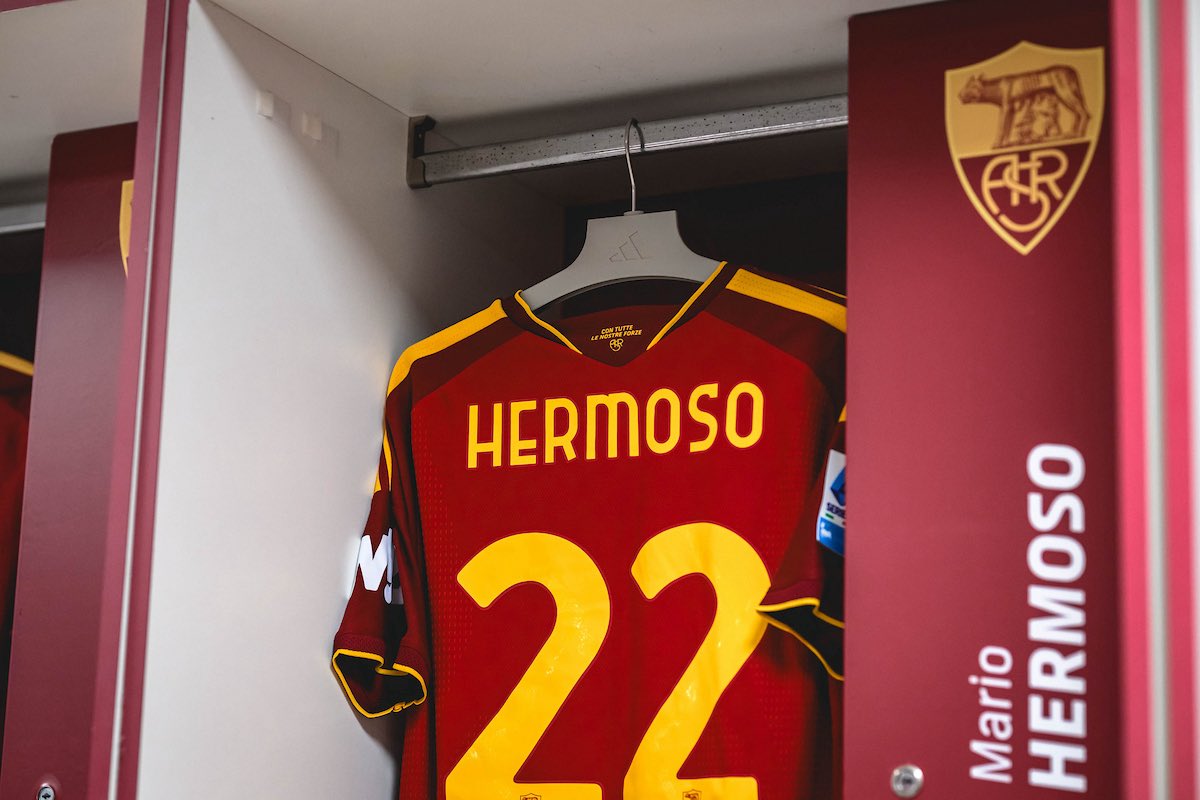OfficialASRoma's tweet photo. Il nostro spogliatoio 🟡🔴

#ASRoma #RomaInter https://t.co/SrBq4So6mS