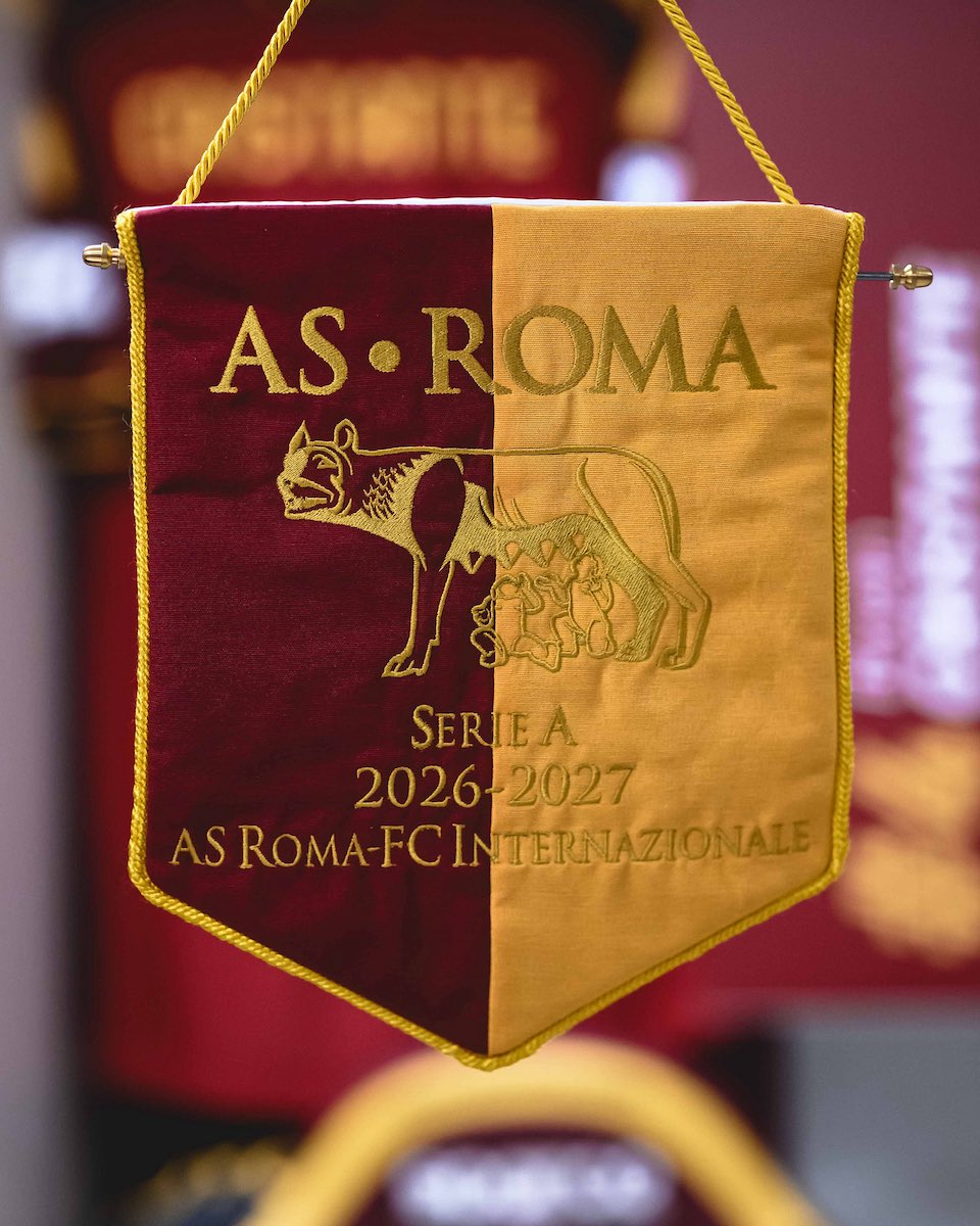OfficialASRoma's tweet photo. Il nostro spogliatoio 🟡🔴

#ASRoma #RomaInter https://t.co/SrBq4So6mS