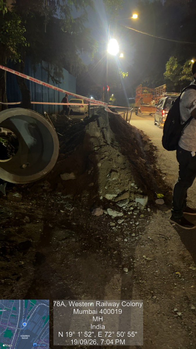 FernandoReedan's tweet photo. pipe-laying/excavation work without adequate safety barricades on a road being used by Ganpati devotees.
Why so emergency in laying the pipes is this just to please @andplofficial
@MTPHereToHelp @PranavAdani @AdaniOnline @AshwiniBhide @mybmcWardGN @mybmc @mybmcSWM @mybmcInfra @CPMumbaiPolice @MumbaiPolice @mybmcWardGN @mybmc #safety #Safety_First #GanpatiBappaMourya #devotees #emergency @mayor_mumbai @TawdeRitu @hussaindorewala @CMOMaharashtra @Dev_Fadnavis @mieknathshinde @SunetraA_Pawar #sra #adani #save #savedharavi