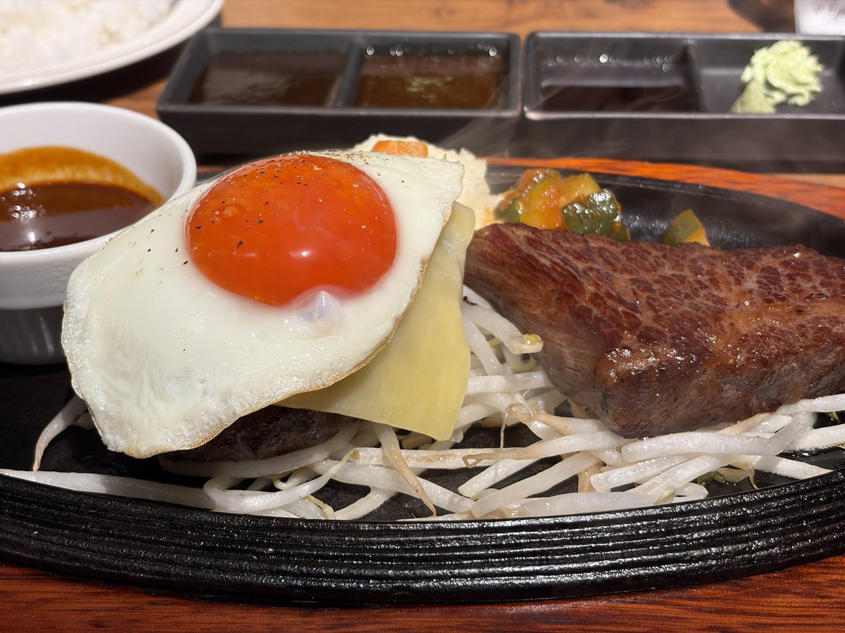 takamitsu0407's tweet photo. SW初日ということで、美味いもん食って映画観てきました

①ミート矢澤で限定のハンバーグ＆サーロイン
肉がとろけてた🥩
②踊る大捜査線の新作を観に。
なんとかシートと言う良い席が運良く空いてたので快適でした！

贅沢なスタートを切りました！
※今日だけね（笑） https://t.co/sAW0UwGA2I