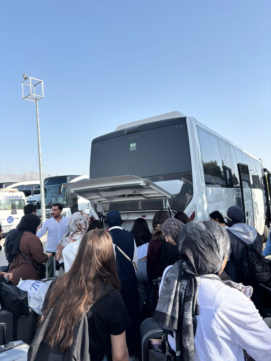 GSB_TusbaGM's tweet photo. Yeni şehir, yeni başlangıç, yeni dostluklar! 💙

GSB Uyum Programı kapsamında üniversite için şehrimize gelen gençlerimize Gençlik Merkezlerimizi ve yurtlarımızı tanıtıyoruz.

Sosyal, kültürel, sportif ve sanatsal etkinliklerle dolu bir serüven sizleri bekliyor! ✨ https://t.co/YEl5ELekhk