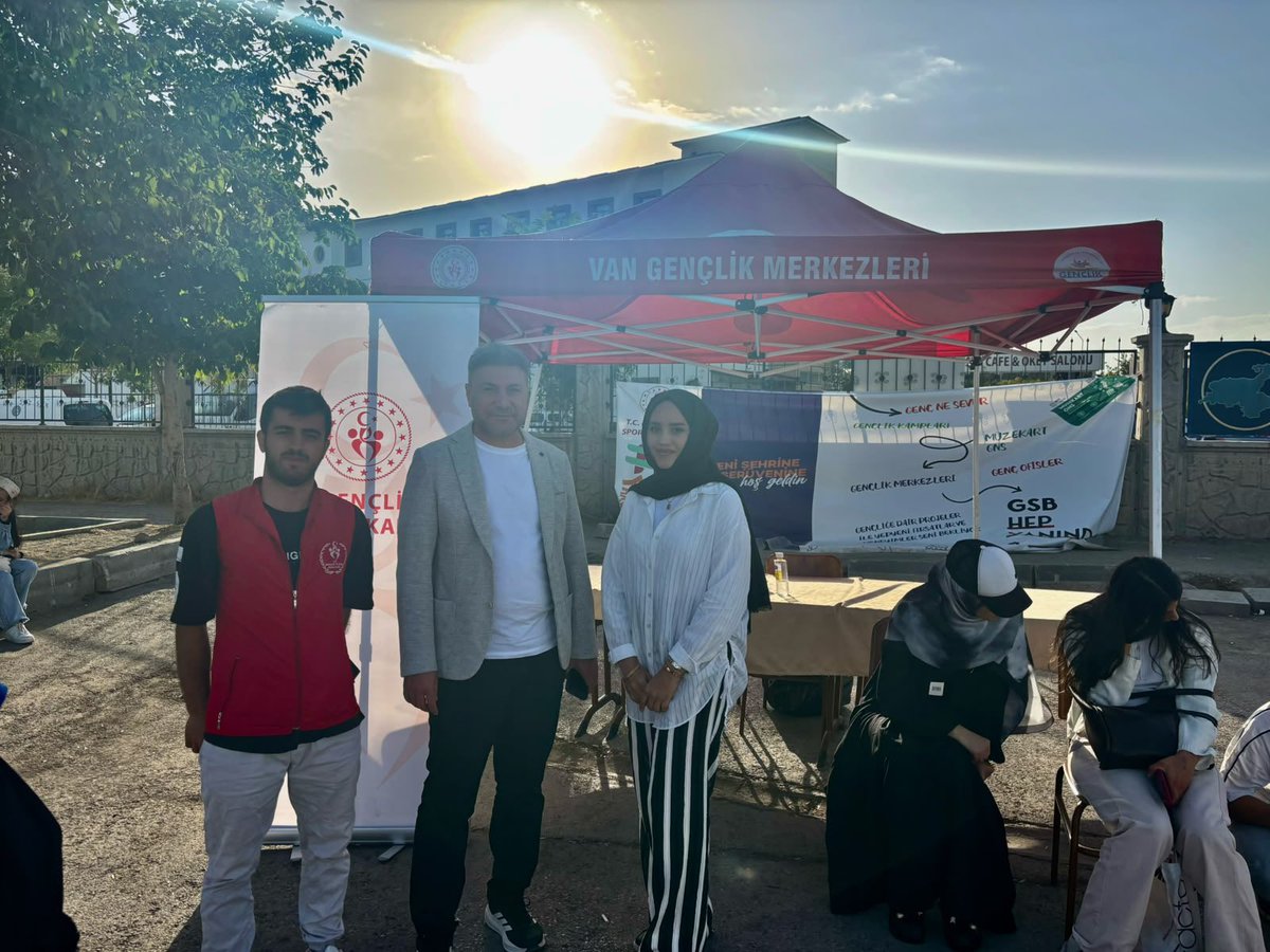 GSB_TusbaGM's tweet photo. Yeni şehir, yeni başlangıç, yeni dostluklar! 💙

GSB Uyum Programı kapsamında üniversite için şehrimize gelen gençlerimize Gençlik Merkezlerimizi ve yurtlarımızı tanıtıyoruz.

Sosyal, kültürel, sportif ve sanatsal etkinliklerle dolu bir serüven sizleri bekliyor! ✨ https://t.co/YEl5ELekhk