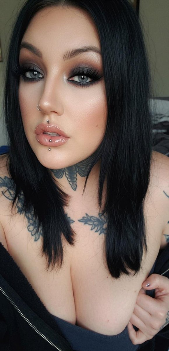 VeeRazeThroats's tweet photo. 😉😈 hope you are enjoying your weekend!
#altgirl #gothgirl https://t.co/AaqOZy7a1L