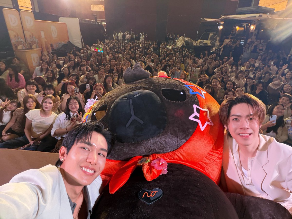 netsiraphop's tweet photo. วันนี้สนุกมากครับ ขอบคุณทาง ICONSIAM หวังว่าได้ความสุขกลับบ้านไปทุกคนนะครับ ไว้เจอกันใหม่ครับ งานเปิดมาอีกได้เลยครับ เย้ๆ
NETJJ ICON COFFEE 26 
#ICONICCRAFTCOFFEExNETJJ https://t.co/LtaRAlnPle