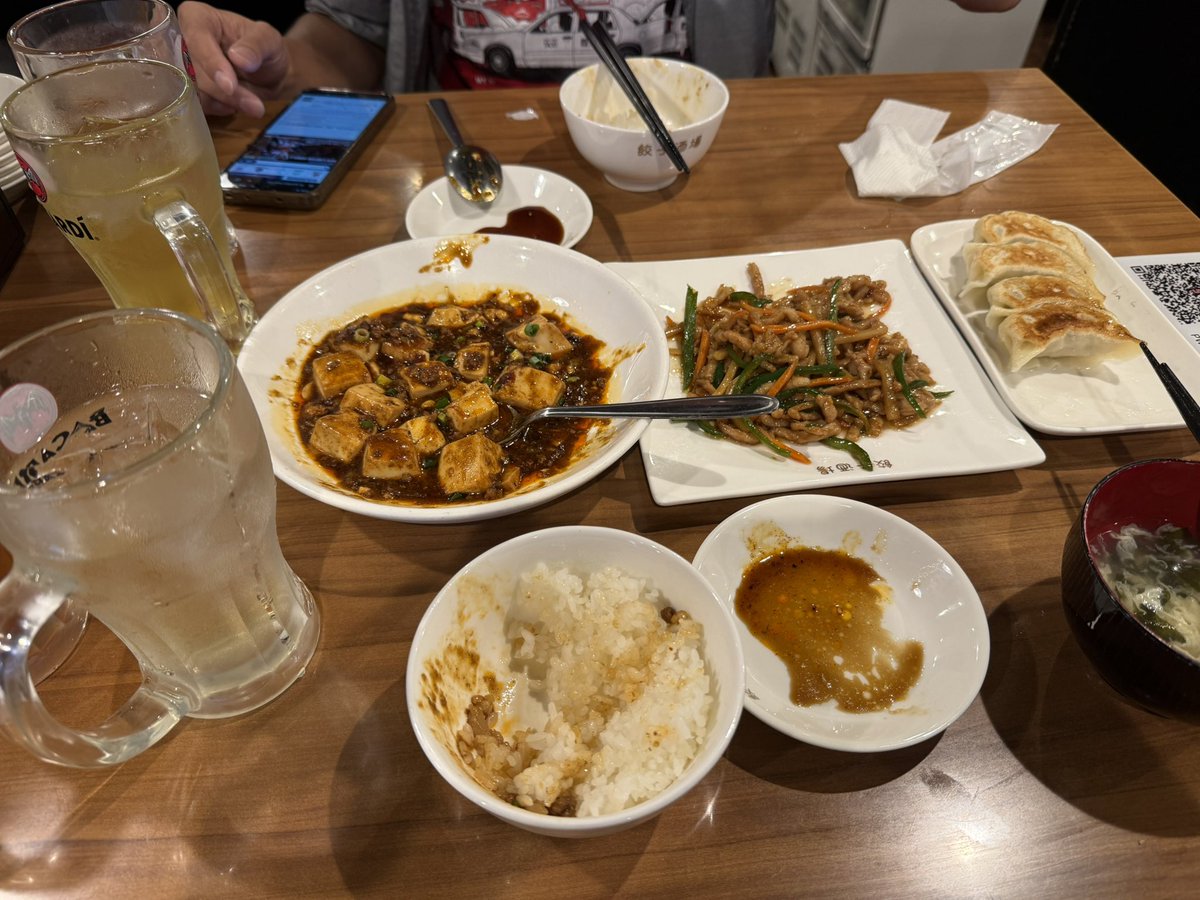 shrimp3_ebi's tweet photo. 友人とMG製作会
9時間で終わらずウチ帰ってから完成
真武者ガンダムかっこいい！！ https://t.co/RmZtWuu3KR
