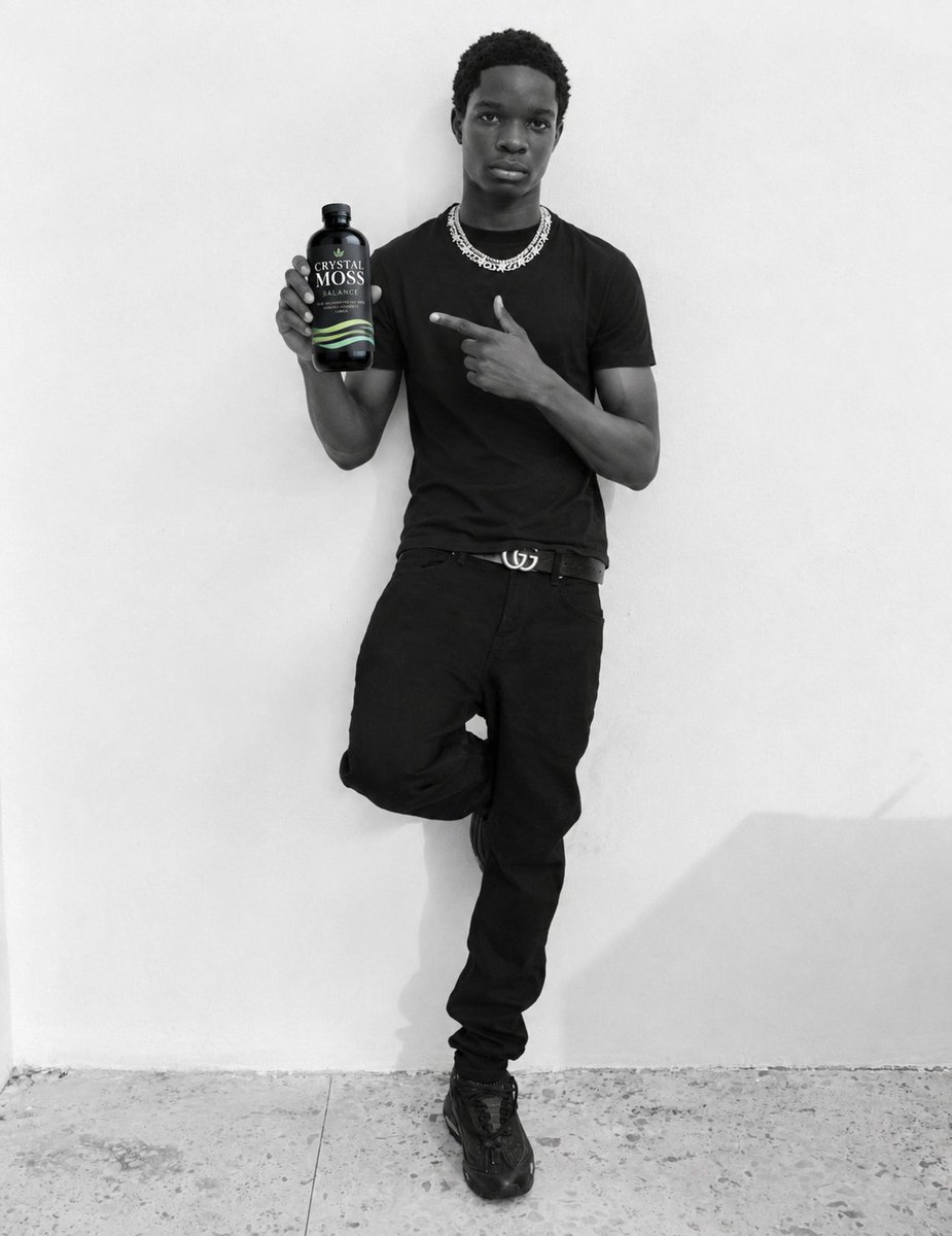 Guylikelampo's tweet photo. Bolu with a bottle of crystal moss😂❤️ https://t.co/1vBDd5bwgH