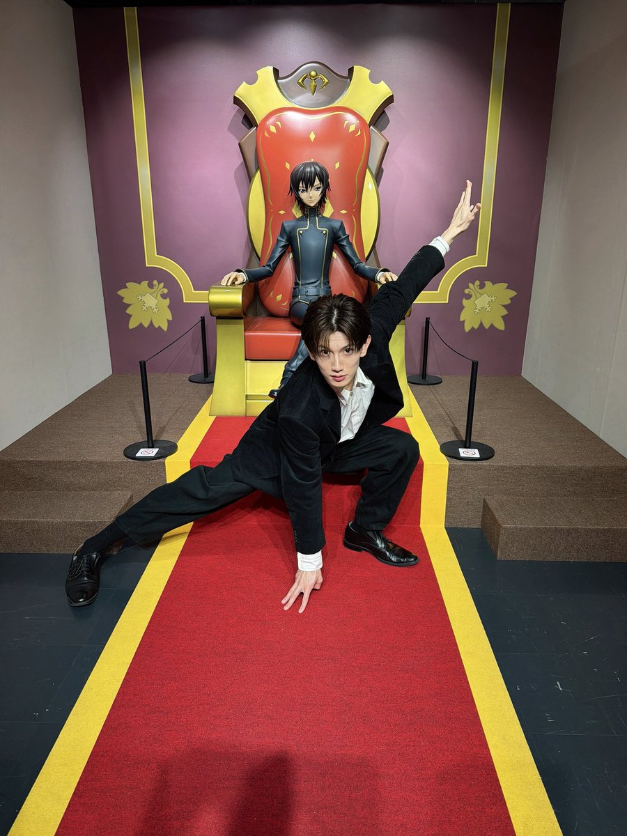 akazawa_taro's tweet photo. 「赤澤遼太郎×コードギアス20周年コラボイベント」
無事終了いたしました！
ご来場誠にありがとうございました😊

両部ともにスペシャルなイベントでしたね😳

美味しいご飯に最高のロケーション。
そして、大好きな作品のお話を皆様とたくさんできて、本当に幸せな時間でした！

第2部ではスザクの扮装で生歌唱＆生朗読！
久しぶりに楽曲を歌い、再びギアスの世界に生きることができて嬉しかったなぁ😭

早くも大阪公演が楽しみです！！！！
さらにパワーアップしたイベントをお届けできるよう頑張ります💪

なんと！
大阪公演のチケットはまだ少しございます！
先着順ですので、気になっている方はぜひお早めに☺️

ルルーシュ像との記念撮影で、ランスロットにもなれちゃいます😂

そして、今日の感想もぜひぜひSNSで呟いてくださいね〜！
皆様の感想、楽しみにしています！！

コードギアスが大好きで良かったなぁって思った一日でした！

#コードギアス
#ギアミュ 

https://t.co/EMPC1zvwBW