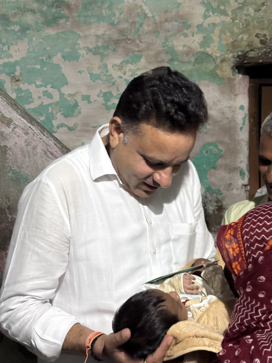 MLAKuldeepVats's tweet photo. आज अपने विधानसभा क्षेत्र बादली के ग्राम सुरेहती में आयोजित कुआं पूजन समारोह में शामिल होकर परिवारजनों से आत्मीय मुलाकात की और इस शुभ अवसर पर अपनी हार्दिक शुभकामनाएं प्रेषित कीं।

इस पावन अवसर पर नवजात शिशु के स्वस्थ, सुखद एवं उज्ज्वल भविष्य की कामना करते हुए ईश्वर से परिवार में सदैव सुख-शांति, समृद्धि और खुशहाली बनाए रखने की प्रार्थना की।

#KuldeepVats #INCHaryana #Congress #Haryana #Badli