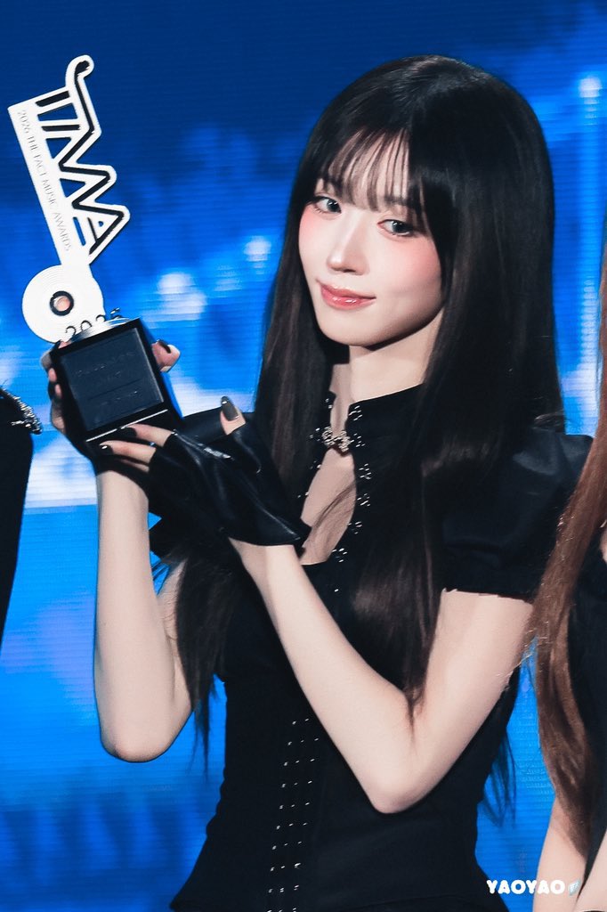 poppincals's tweet photo. her arms are non-existent omfg https://t.co/VZdKTcmZTo