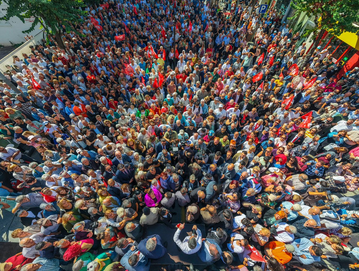 eczozgurozel's tweet photo. Bu memleket; üretenle, çalışanla, bir ömrün emeğini sırtında taşıyanlarla ayakta durur.

Bugün Yalova’da memleketi ayakta tutanlarla beraberdik.

Dertlerini dinledik, umutlarını paylaştık.

Bu memleketin YENİ hikâyesini de yine onlar yazacak. https://t.co/lrnKi26EQf