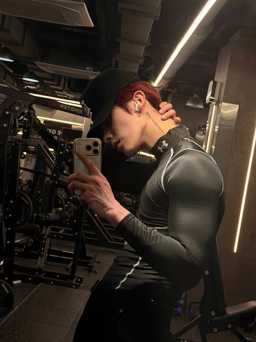 ririkbity's tweet photo. armless ricky to ricky's ARM https://t.co/dCjXZ3N2Qv