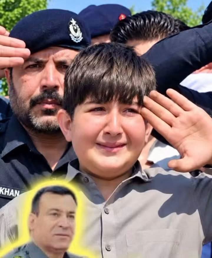 babaksardar's tweet photo. پښتانه او د پښتنو بچي په ژړ�� دي.
پردو جنګونو زمونږ وطن تباه کړه . 
دهشت ګردۍ د پښتنو ژوند برباد کړه.
په لکونو بچي يتيمان شول.

سردار حسين بابک 
سيکټري خارجه امور عوامي نېشنل پارټي https://t.co/lyYH4sDLvG