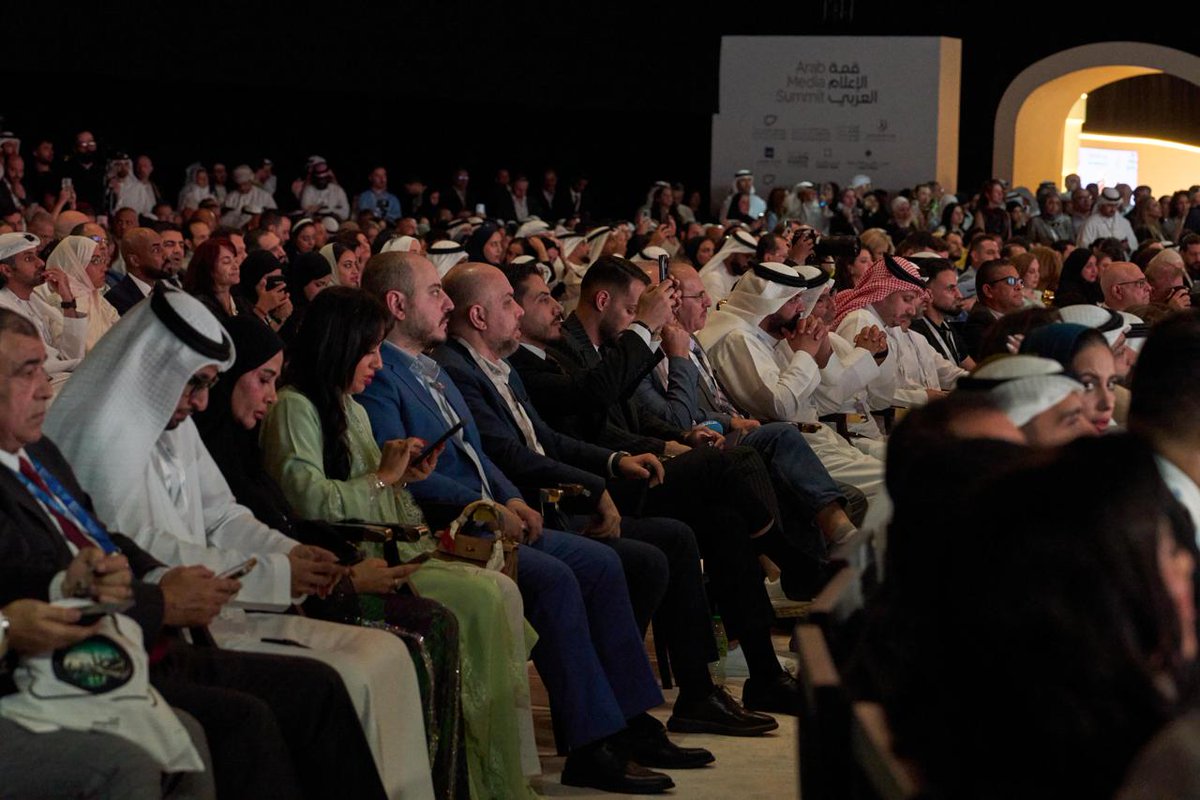 AhmedEnezan's tweet photo. سعدت بالمشاركة كمتحدث في #قمة_الإعلام_العربي 2026 في دبي، ومناقشة دور الإعلام وصناعة المحتوى في تشكيل الوعي والقرارات الاقتصادية، من زاوية الذهب والأسواق. تجربة ثرية ولقاءات مميزة مع نخبة من الإعلاميين وصنّاع المحتوى. #ArabMediaSummit #دبي https://t.co/Jf9DZHlsZE