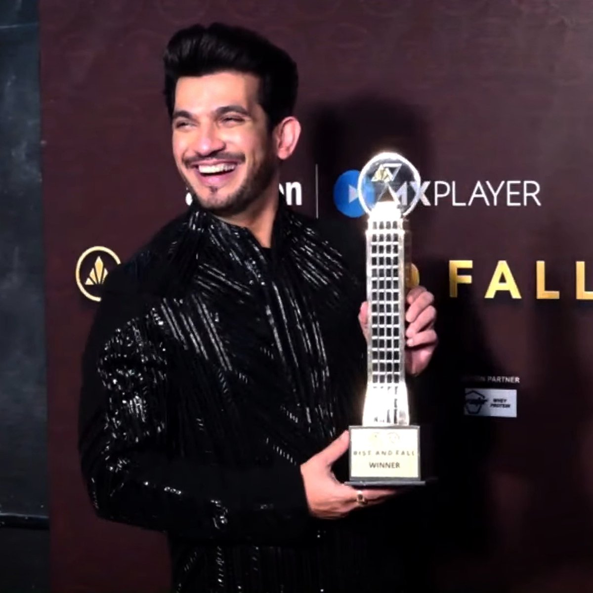 cakeperlata's tweet photo. first season was damn good &amp; my favourite arjun bijlani won , second season lineup is so thanda but still better than what bigg boss brought.

#ArjunBijlani 
#RiseAndFallS2 https://t.co/wDt8dnujZa
