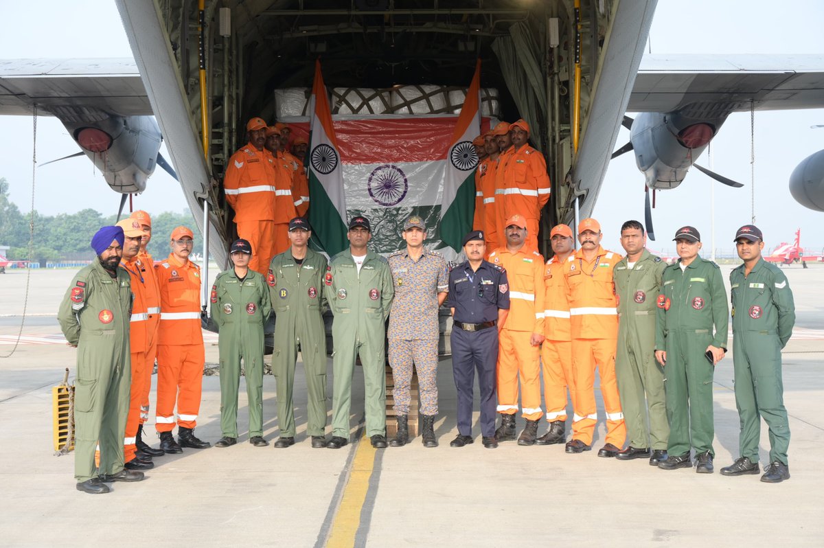 prodefencejammu's tweet photo. Continuing its HADR efforts in Nepal, the Indian Air Force has launched another C-130 to Kathmandu, the 9th aircraft, carrying 11 tonnes of relief material.
#Nepal #HADR #HADROps #IndiaNepal #NeighbourhoodFirst
@DefenceMinIndia @SpokespersonMoD
@HQ_IDS_India
@IAF_MCC
@adgpi
@indiannavy
@NDRFHQ
@MEAIndia
@IndiaInNepal
@air_veterans
@ANI