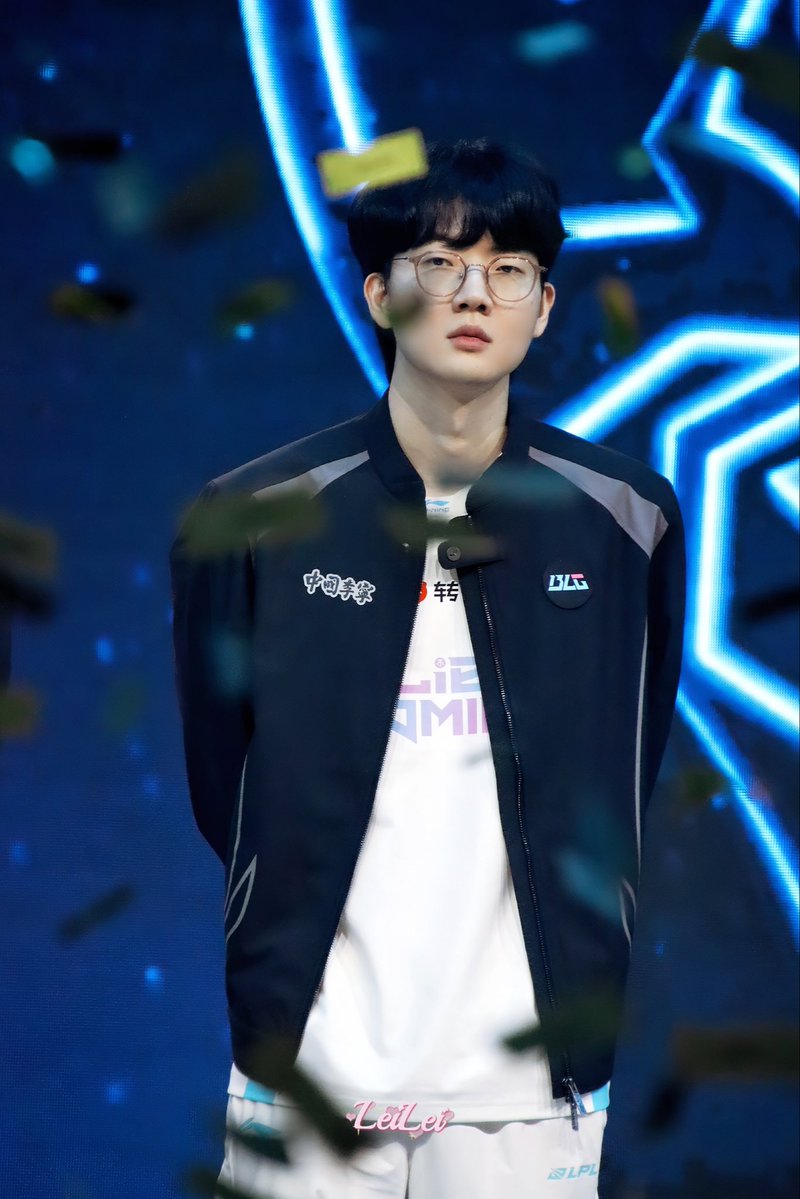 mundo_jinn's tweet photo. 260919  LPL出征仪式 
#BLG #viper 
🔗 https://t.co/xPn0Ke1s4G https://t.co/ceeH4I4WD7