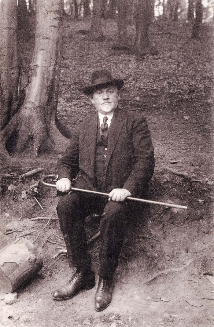 AuschwitzMuseum's tweet photo. 19 September 1865 | A Jewish man, Abraham Joseph Zousman, was born in Bardichev. He emigrated to Belgium.

He arrived at #Auschwitz on 26 October 1942 in a transport of Jews deported from Kazerne Dossin. After the selection, he was murdered in a gas chamber.
---

Video about the first two gas chambers created near Auschwitz II-Birkenau - Bunkers I & II: https://t.co/KArryHBbea