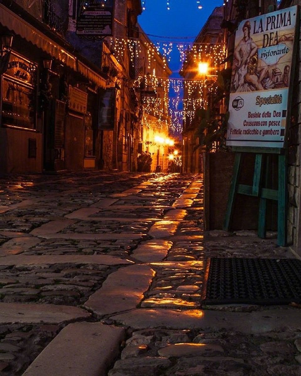 NevaehPercszsv's tweet photo. Caminando por las calles de Sevilla, el aroma de churros con chocolate flota en el aire y cada esquina tiene una historia. Una experiencia que no olvidaré nunca!， https://t.co/coHmvLBWSn