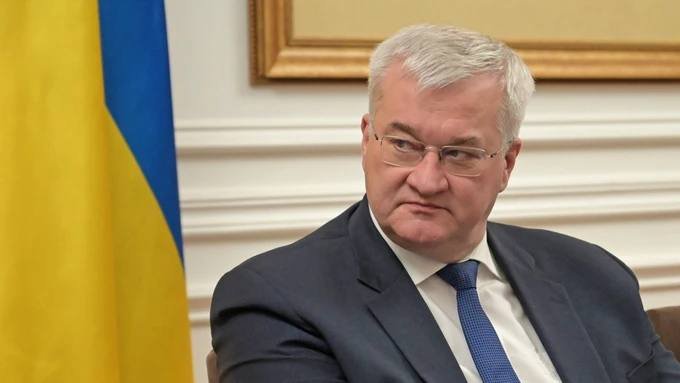 AnnaDeMilanese's tweet photo. Die Ukraine hat alle Staaten offiziell aufgefordert, die russischen Kulturzentren „Russische Häuser" zu schließen, die laut Außenminister Sybiha der Desinformation, Destabilisierung und Spionage dienen.

Das ist deutlich. Was bisher von der Ukraine gesagt wurde, hatte immer Gründe, die man leider erst zu spät erkannte. Wann beginnen wir, die Ukraine beim Wort zu nehmen?