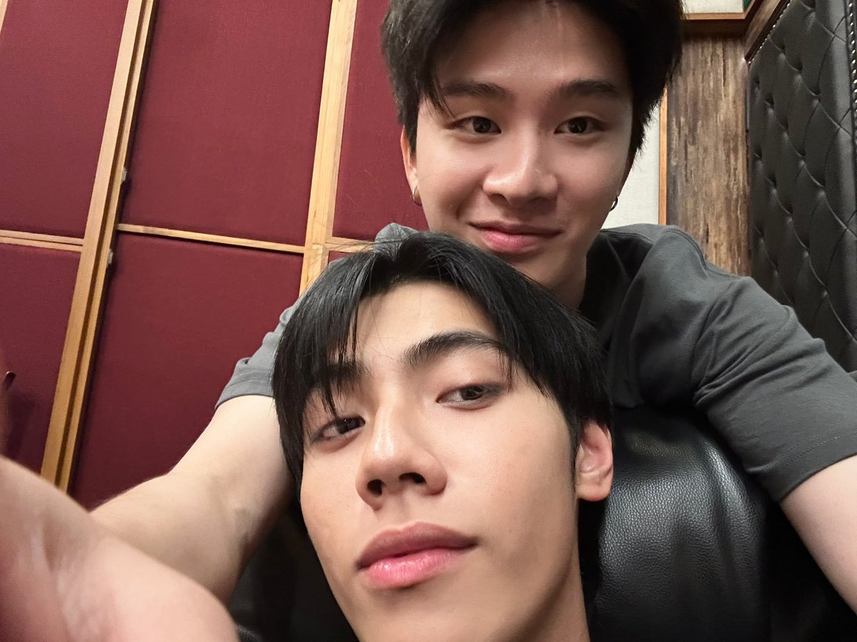 tyzz_i's tweet photo. ตอนจีบ                           ตอนขอเป็นแฟน
ตอนลูก 1                      ทุกเวลาที่ผมรักเธอ https://t.co/qvbaJ65J5L