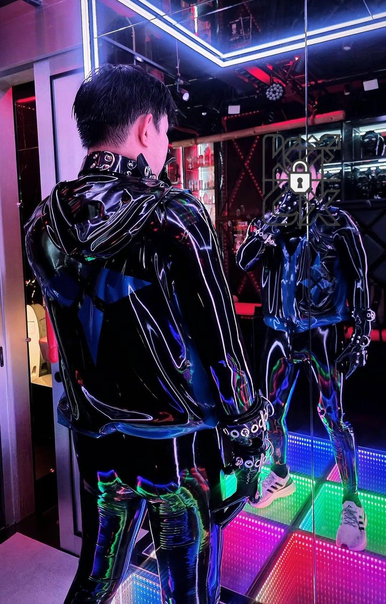 KitULTX's tweet photo. Latex night. @500cafebangkok https://t.co/cdqWmwMhvt