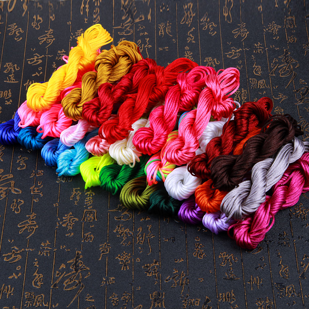 PaigeDanelccdl's tweet photo. DIY pulsera de hilo macramé, fácil y rápida, perfecta para regalar o lucir! Mira cómo hacerla en menos de 10 mins https://t.co/BubQB8M8CA