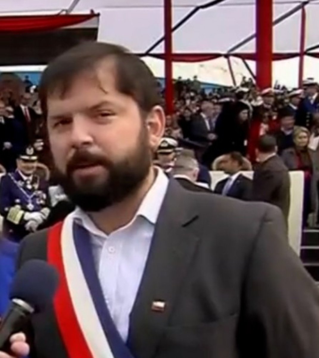 CustosVeritati's tweet photo. Como llegaba Boric a la #ParadaMilitar 😅 versus como llegó el Presidente Kast a la #ParadaMilitar2026 🇨🇱 https://t.co/1Ji7569Ngw