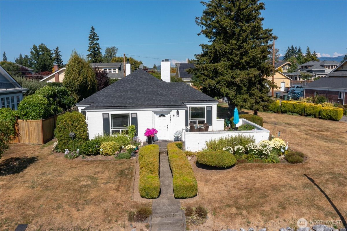 LyleSorenson's tweet photo. There's never a bad time to live in a high-end home. This one could be yours!
#CallLyle #DreamHome #BuyAHome #SellYourHome #BellinghamWA #FerndaleWA #hgtv #bravotv #WindermereRealEstate #SeattleWA #luxuryrealestate https://t.co/ShBCfclRlN