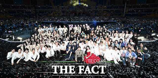 zhaoyufancokr's tweet photo. #CORTIS with other artists at TMA 2026! https://t.co/BqPlnNFIhE