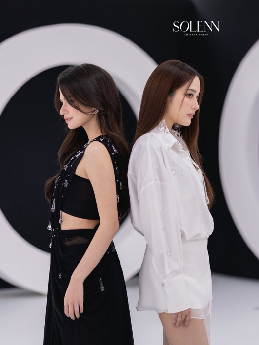 __xxsia__'s tweet photo. ยืนหันหลังให้กันเฉย ๆ แล้วนี่เขินเฉย
 นี่ว่านี่อาการหนักละ เคมีแพนด้าอะไรเนี่ย

DUOONE START THE CHAPTER
#DUOONEEP1
#DUOONEXFreenBecky https://t.co/UB2GT5eSev