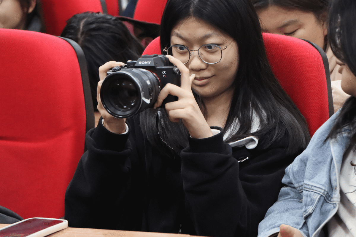 velve804493's tweet photo. [Join our campus photography workshop this Sat! Master portrait shots u0026 get a free mini photo session. Sign up via the club page now—spots are limited!]， https://t.co/3Z7a1uvQo3