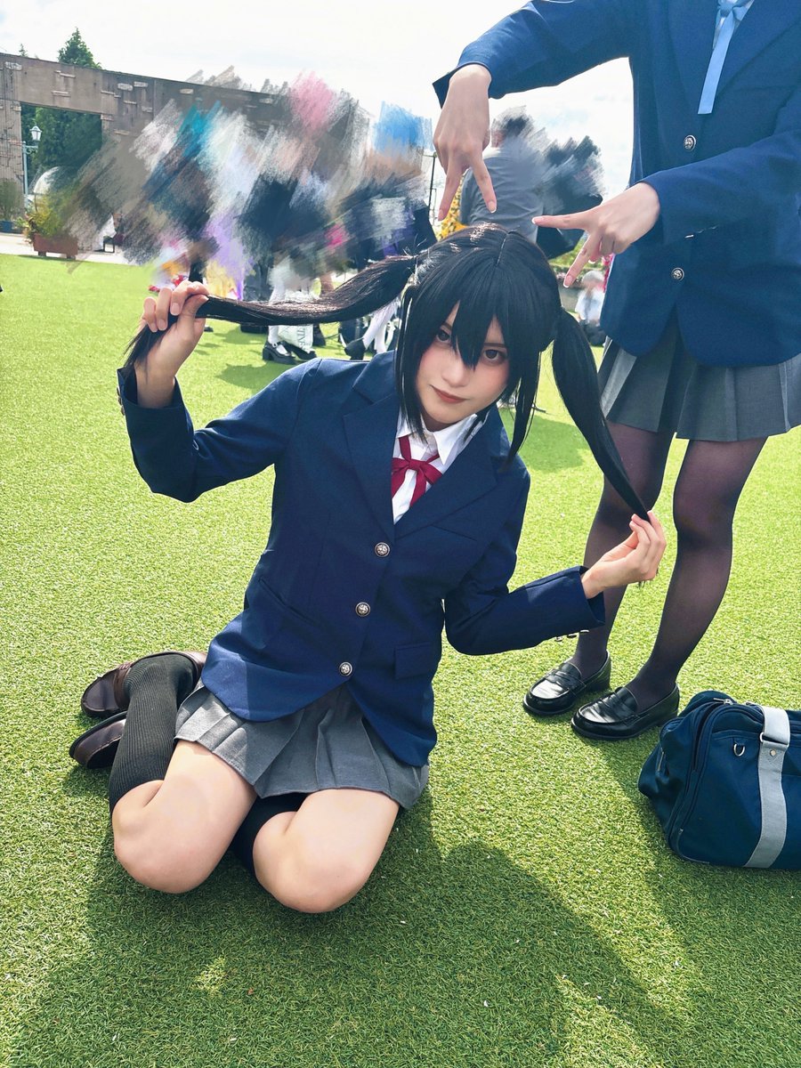sensei0122's tweet photo. cosplay 
先輩に囲まれながらあずにゃんしてきました😽💝
 #アコスタひらパー https://t.co/o50aLxWq5h