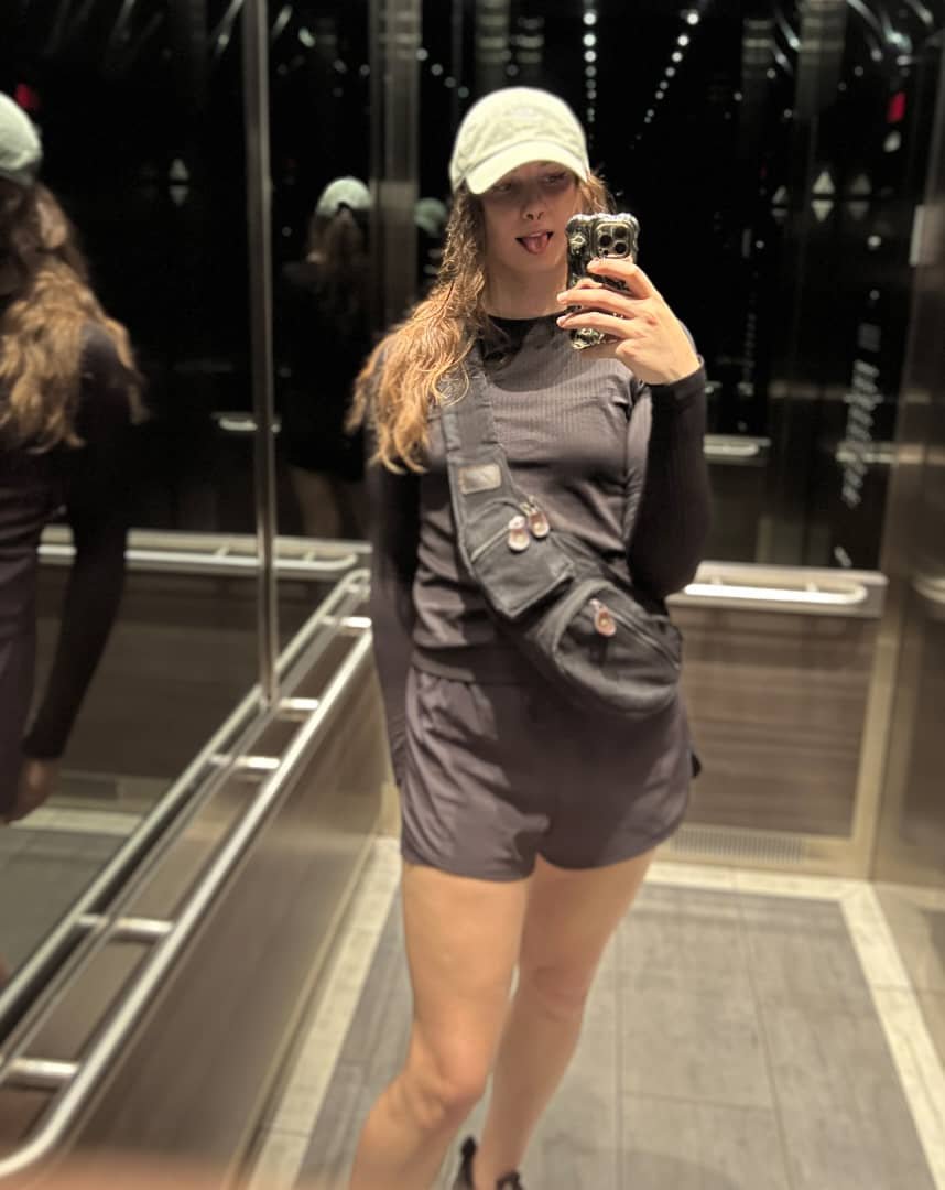 Annabellet2rm's tweet photo. Inbox me hon I'm bored 🥱 https://t.co/swHzku4y4E