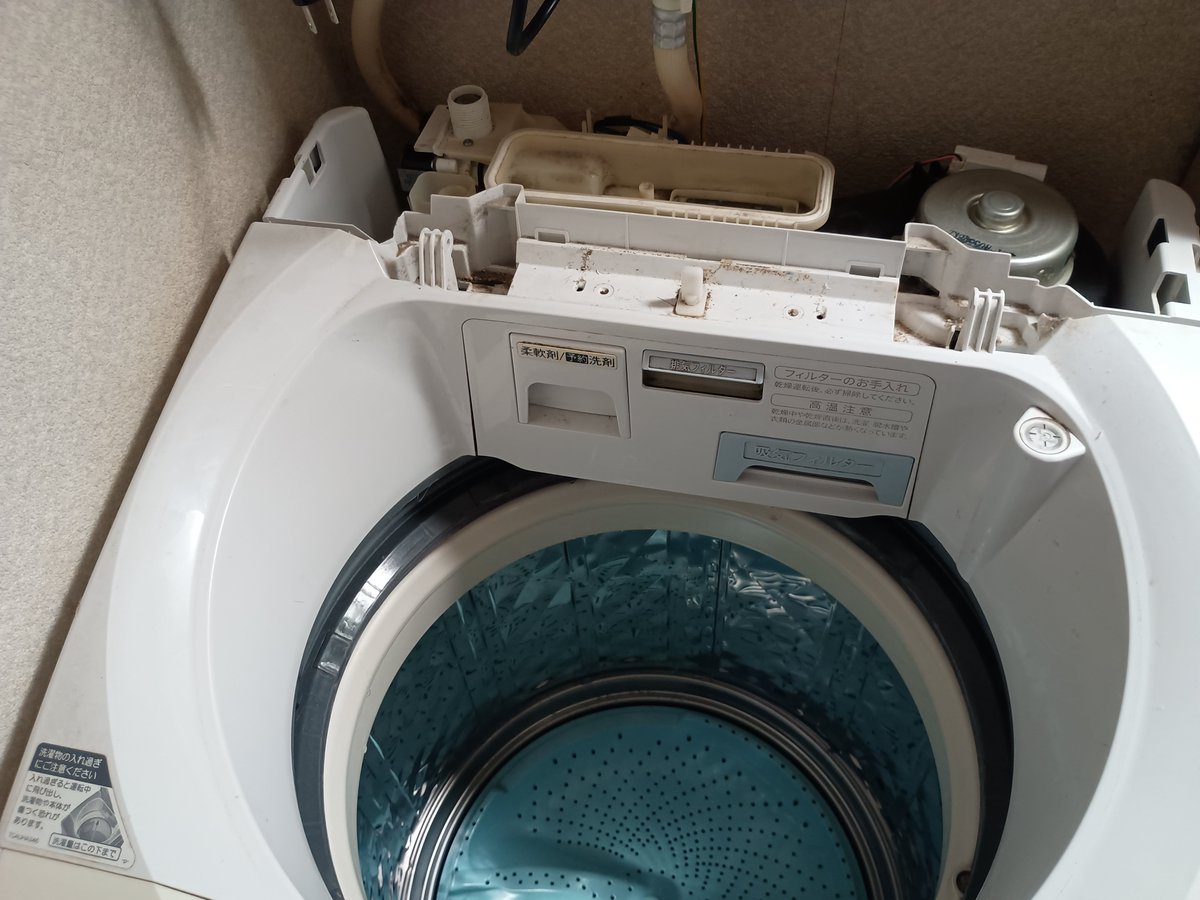 YF226's tweet photo. こんな時間から洗濯機修理。
給水弁壊れたから交換。
めんどくさ https://t.co/g80gi5HKt4