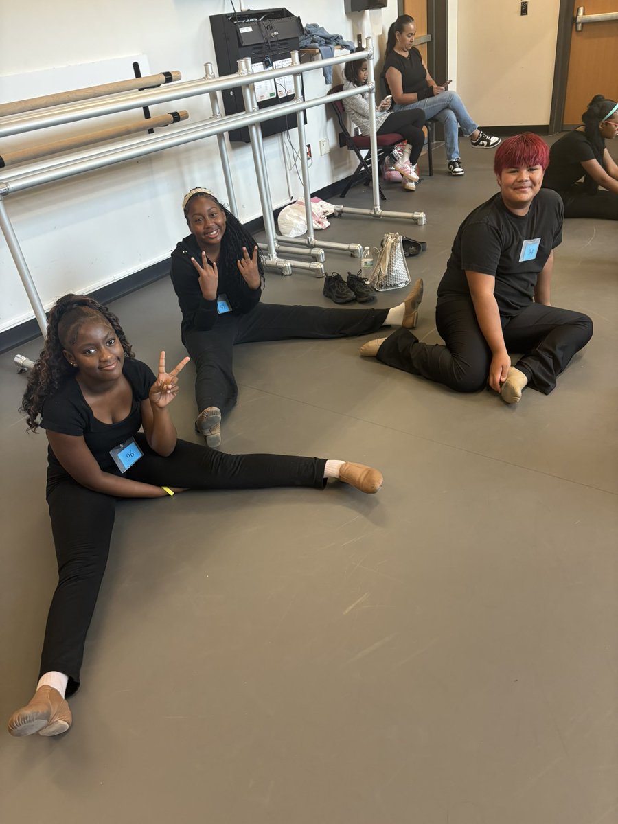 SamTasbyFB's tweet photo. Our @samtasbydance getting ready for their All City Dance audition with a little help from our feeder the @chs_chargettes. @NeshaMaston @TheGriffins22 @treytrey04 @N_Bernardino @Region5_DISD https://t.co/cnFj96mQZ2