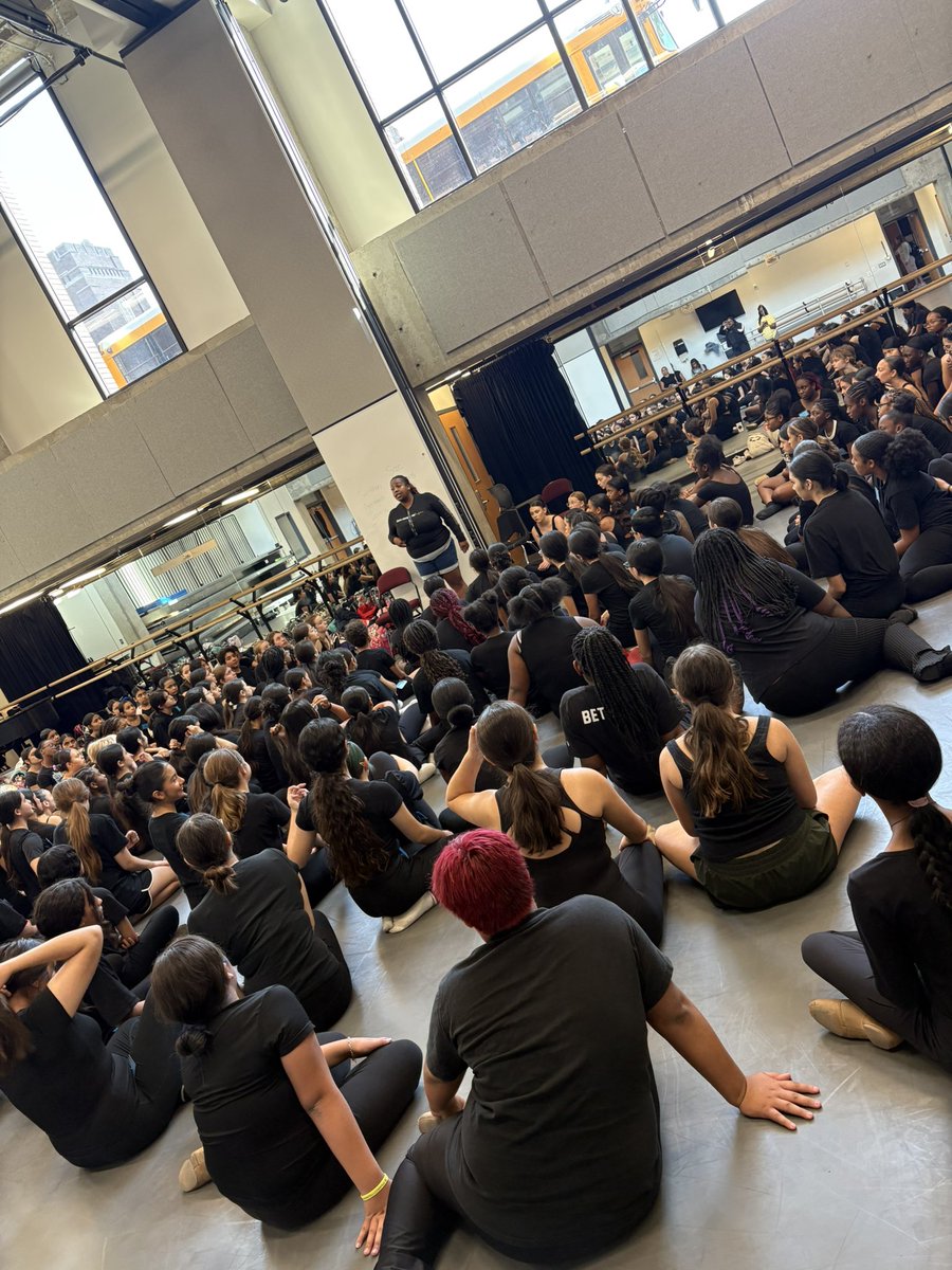 SamTasbyFB's tweet photo. Our @samtasbydance getting ready for their All City Dance audition with a little help from our feeder the @chs_chargettes. @NeshaMaston @TheGriffins22 @treytrey04 @N_Bernardino @Region5_DISD https://t.co/cnFj96mQZ2