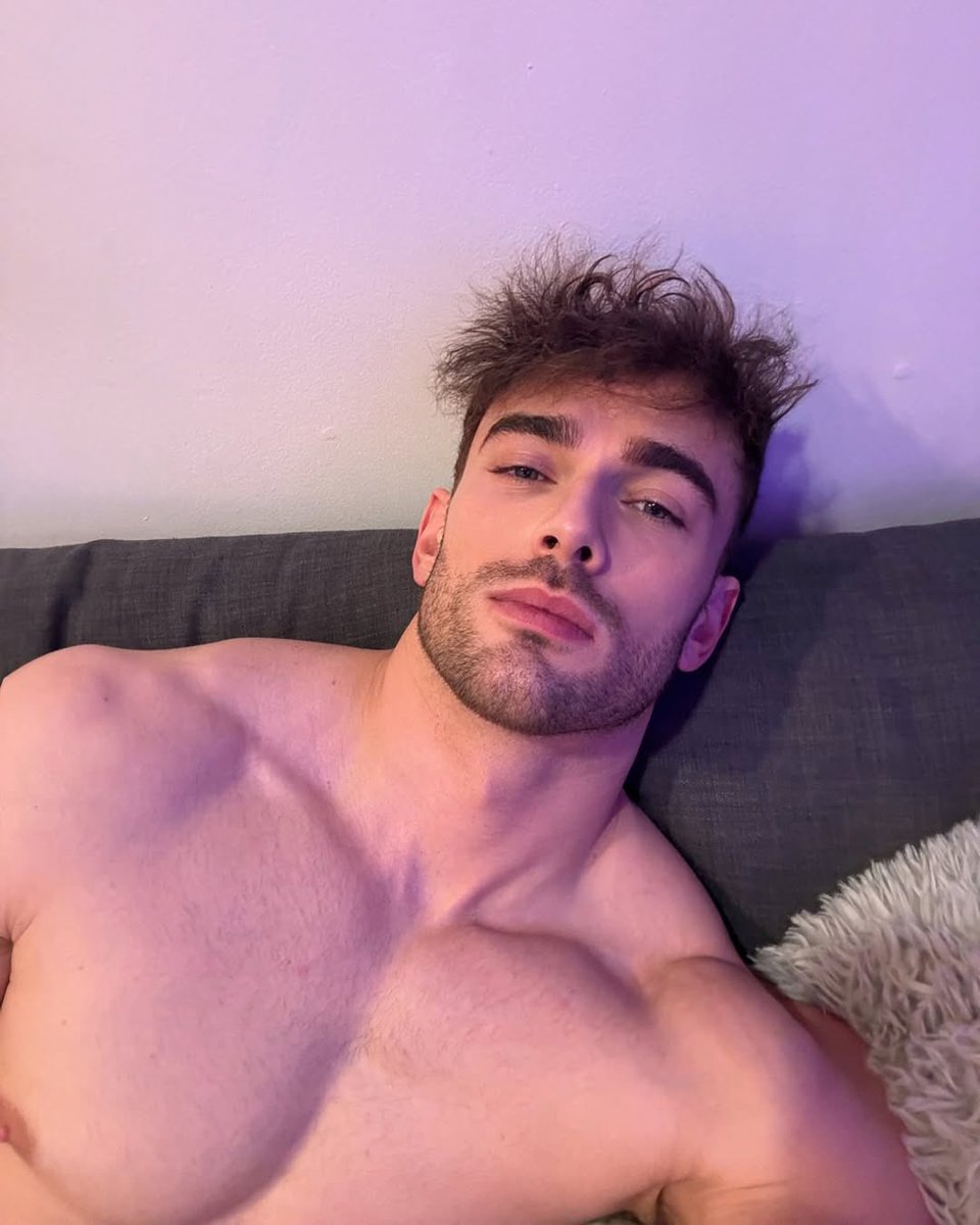 talktaylorpayne's tweet photo. Sweet face, dangerous intentions. 😈💋
#Gay #GayMen #Queer #LGBTQ https://t.co/nLYIY1FNY5