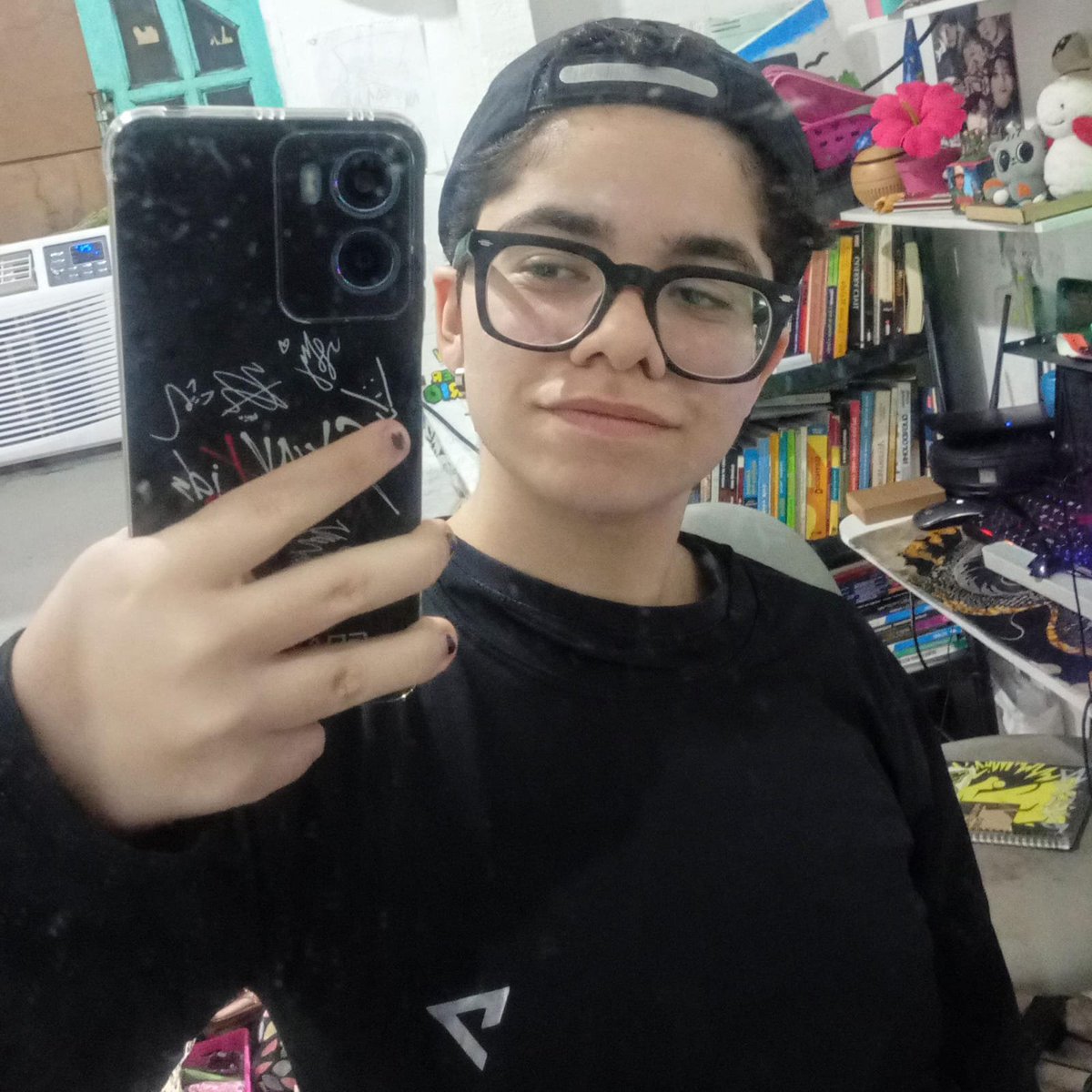 zizisksyy's tweet photo. Bias trocados com a @tsukaru_ 🐈‍⬛🐻‍❄️
 #NEX2YSelcaDay #NEX2Y #NX2SD #NEXZ #넥스지 #NEXZUDOS #YU #HARU

@NEXZ_official
(Maknae sendo cria do RJ que nem eles) https://t.co/26NTviLdJO