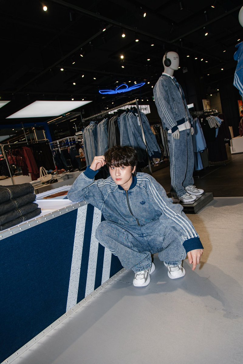 wavedarling's tweet photo. o wave é um modelo INCRÍVEL, ele tem uma presença absurda, sabe exatamente como entregar cada pose e cada ângulo, o olhar dele prende a atenção e a forma como ele veste as roupas faz tudo parecer ainda mais bonito!!! #StateYourStylexWave
#StateYourStyle #ถ้าใช่ให้choose #waavetnp #CentralPattana