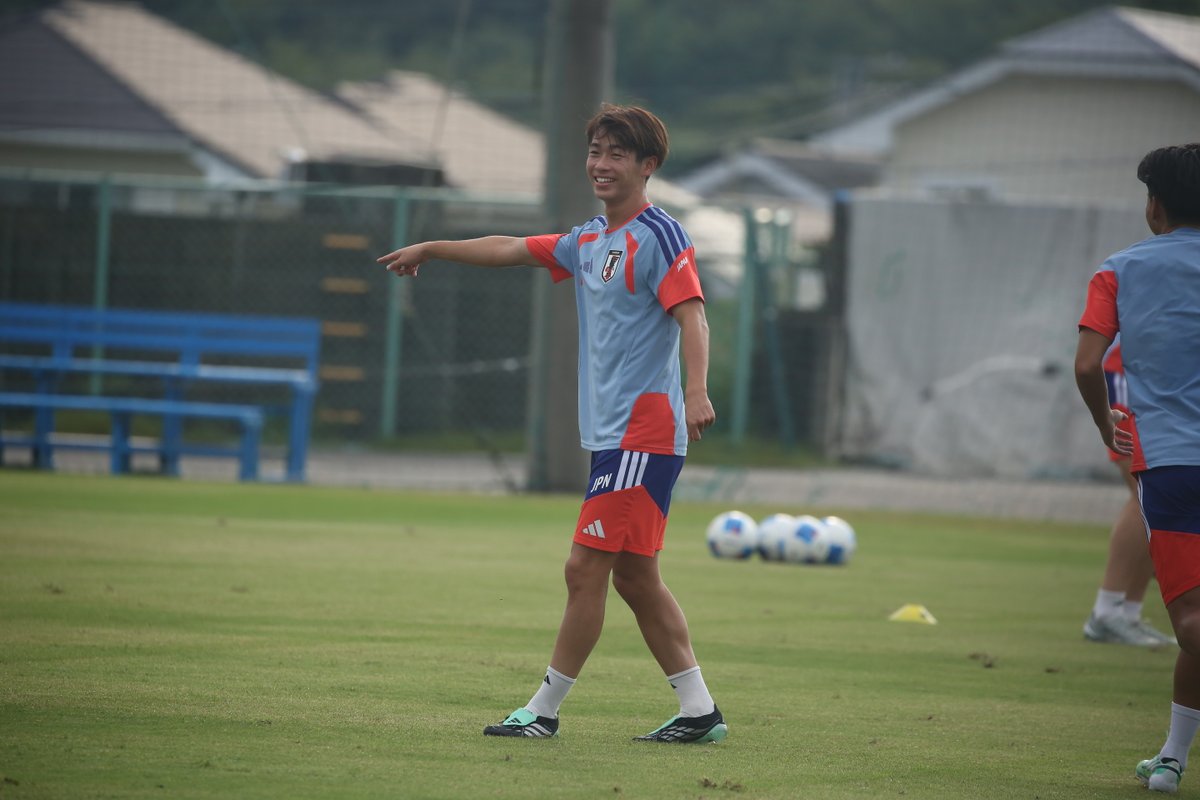 yukimatsuo11's tweet photo. 今日もU-21日本代表の練習へ

第2戦の前日に主将が発表され、
U-23アジア杯と同じく市原吏音(AZ)が務めることに

副将は梅木怜(今治)、石井久嗣(湘南)、大関友翔(川崎)に

市原、梅木、大関はU-23アジア杯に続いてのまとめ役です

試合は20日19時半から。キルギス戦はTBS、Tverでも中継があるので是非 https://t.co/4VORzVXkRq