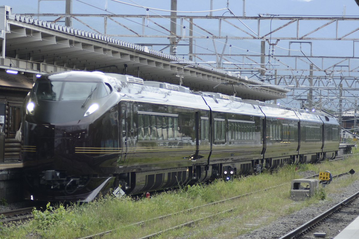 Kobakei_27's tweet photo. 2026.9.19
.
9024M 団体専用臨時列車
E655系 『和』 
ハイグレード車両5両
.
@中央本線
小淵沢駅 https://t.co/jBU6E4xF45
