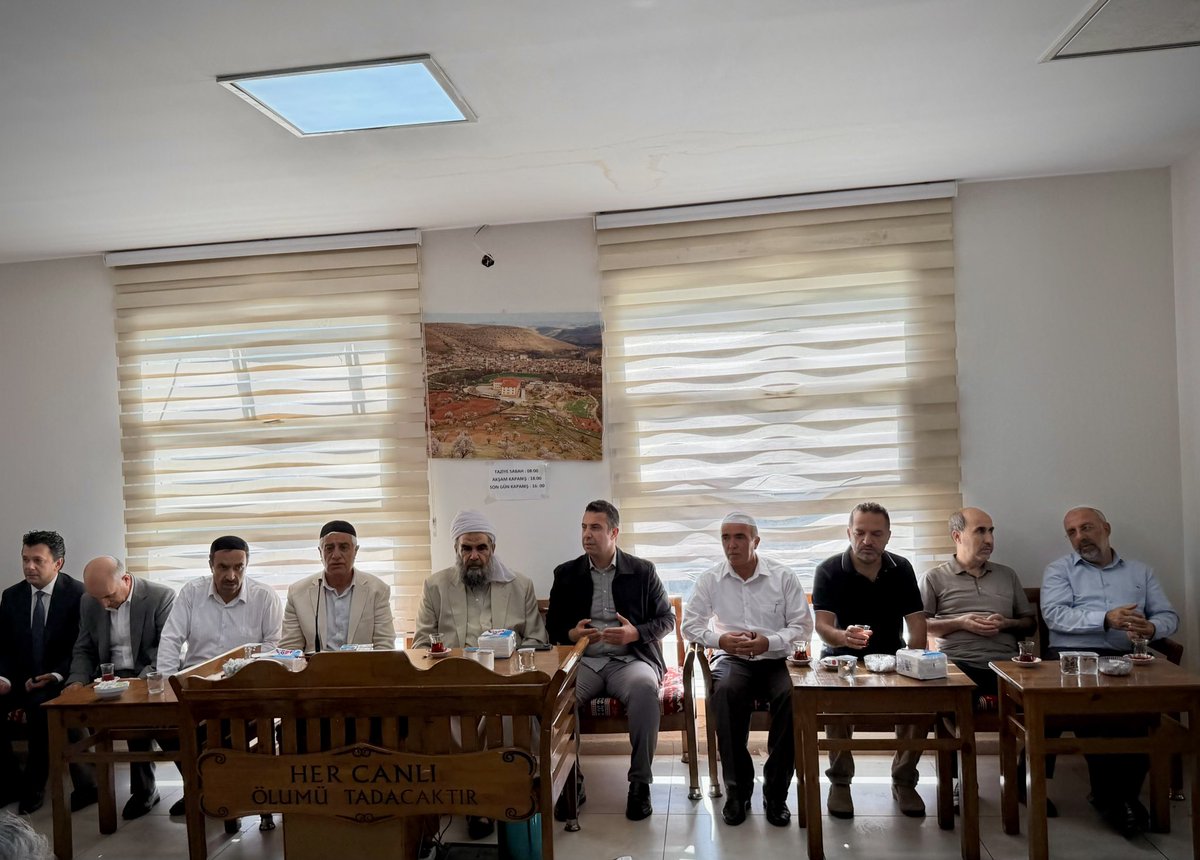 HamitSumer21's tweet photo. 📍 Bahattin Demircan Yas Evi

Batman İl Müftümüz Sayın Ahmet Durmuş’un halası Azize Kaya’nın cenaze merasimine katıldık.

Merhumeye Allah’tan rahmet; başta Sayın Ahmet Durmuş olmak üzere ailesine, yakınlarına ve sevenlerine sabır ve başsağlığı diliyoruz.

Mekânı cennet, makamı âli olsun. 🤲