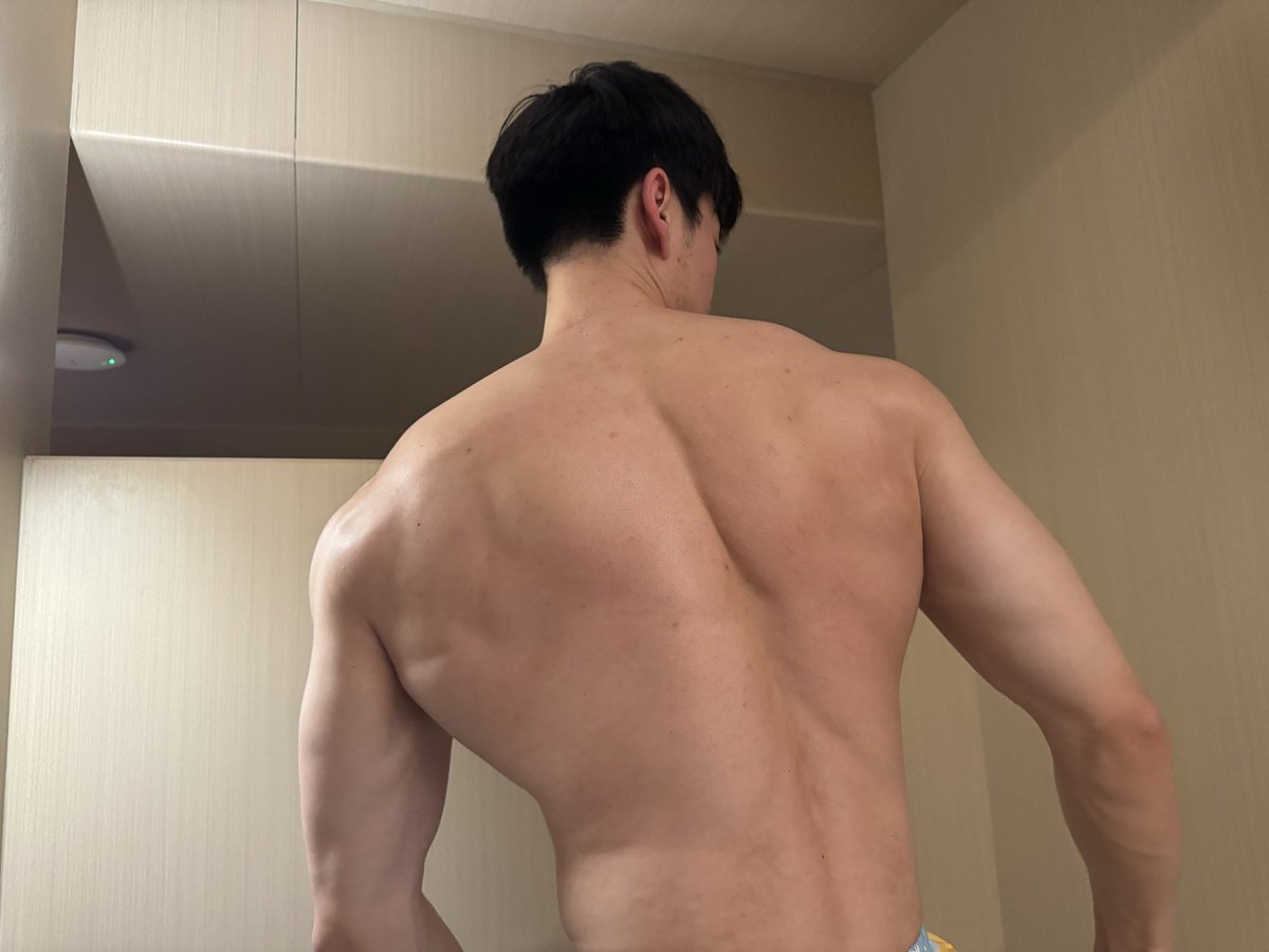 pppdy1's tweet photo. 一起去洗澡了🤭
#肌肉男 #1S #臭脚 https://t.co/8AKghGxrrl