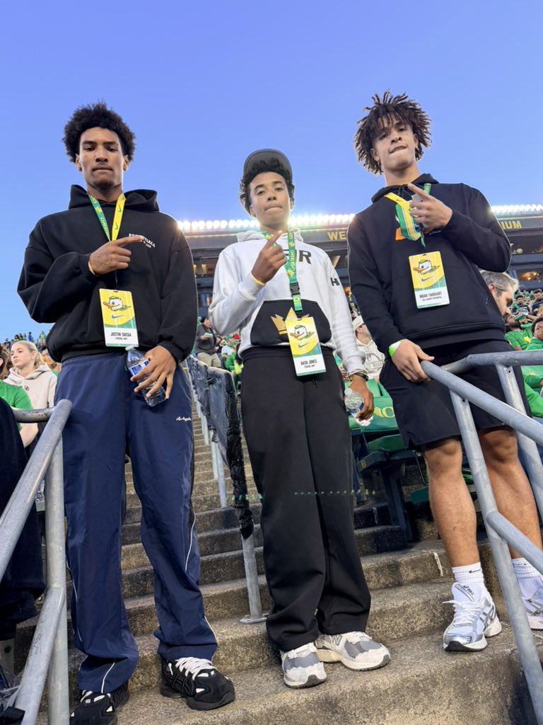 RegJones20's tweet photo. HEIR BOYZ AT AUTZEN STADIUM 

2029 WR @JustinSuega 
2030 DB @DashJones2_ 
2029 TE @TarrantNoah 

#ThisIsHEIR 👑 // #BowDown 👑 // #CrownsUp 👑 // #HeirFootball 👑  //#HeirBoyz 🗣👑 // #HeirApexPredators 😈👑  // #GoDucks https://t.co/mCJZkZg4Nx