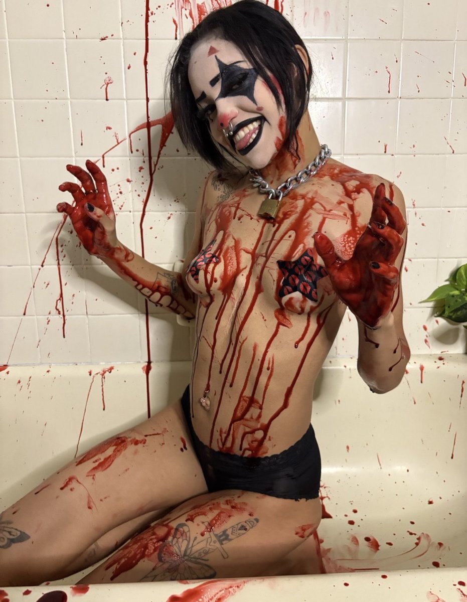 flavrdbleachh's tweet photo. Too soon to spook you or do I need to wait … 🩸🔪🤡

TW : Blood/clown fetish https://t.co/9o3qQKuI3z