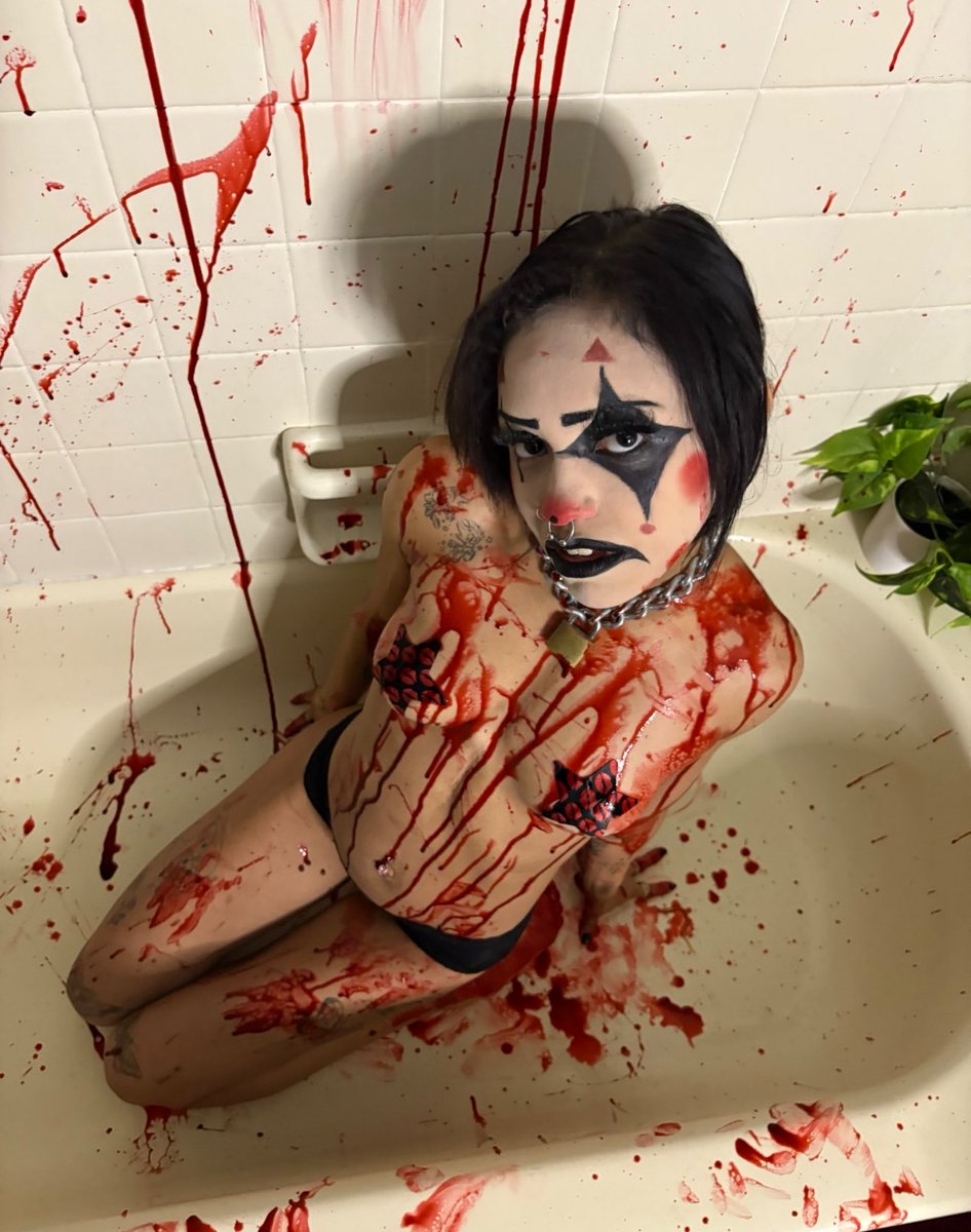 flavrdbleachh's tweet photo. Too soon to spook you or do I need to wait … 🩸🔪🤡

TW : Blood/clown fetish https://t.co/9o3qQKuI3z