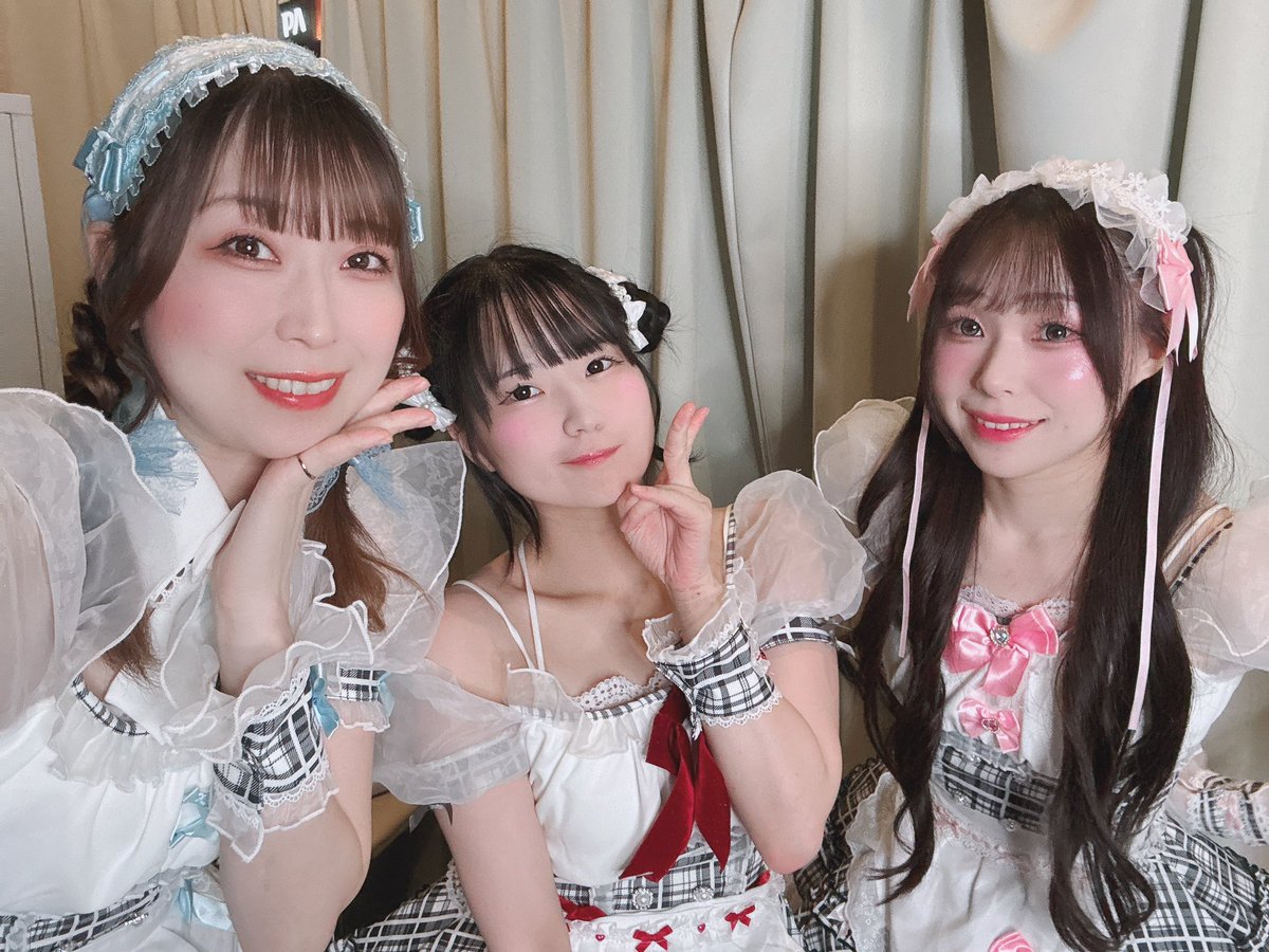osumashitea's tweet photo. 秋葉原��ンフォニアさんでのパーティーありがとうございました！！

新曲『おすましティーパーティー♡』いかがでしたかッ！？🫖🎀💓
作詞はメンバーの岡ちひろが担当❣️振付は瞬きのネビュラの五十嵐かいとさんにしていただきました❣️

ラストまで大切に歌っていきます✨

次回は9/23DHNoAさん🫖✨ https://t.co/YnZ19SSZXH