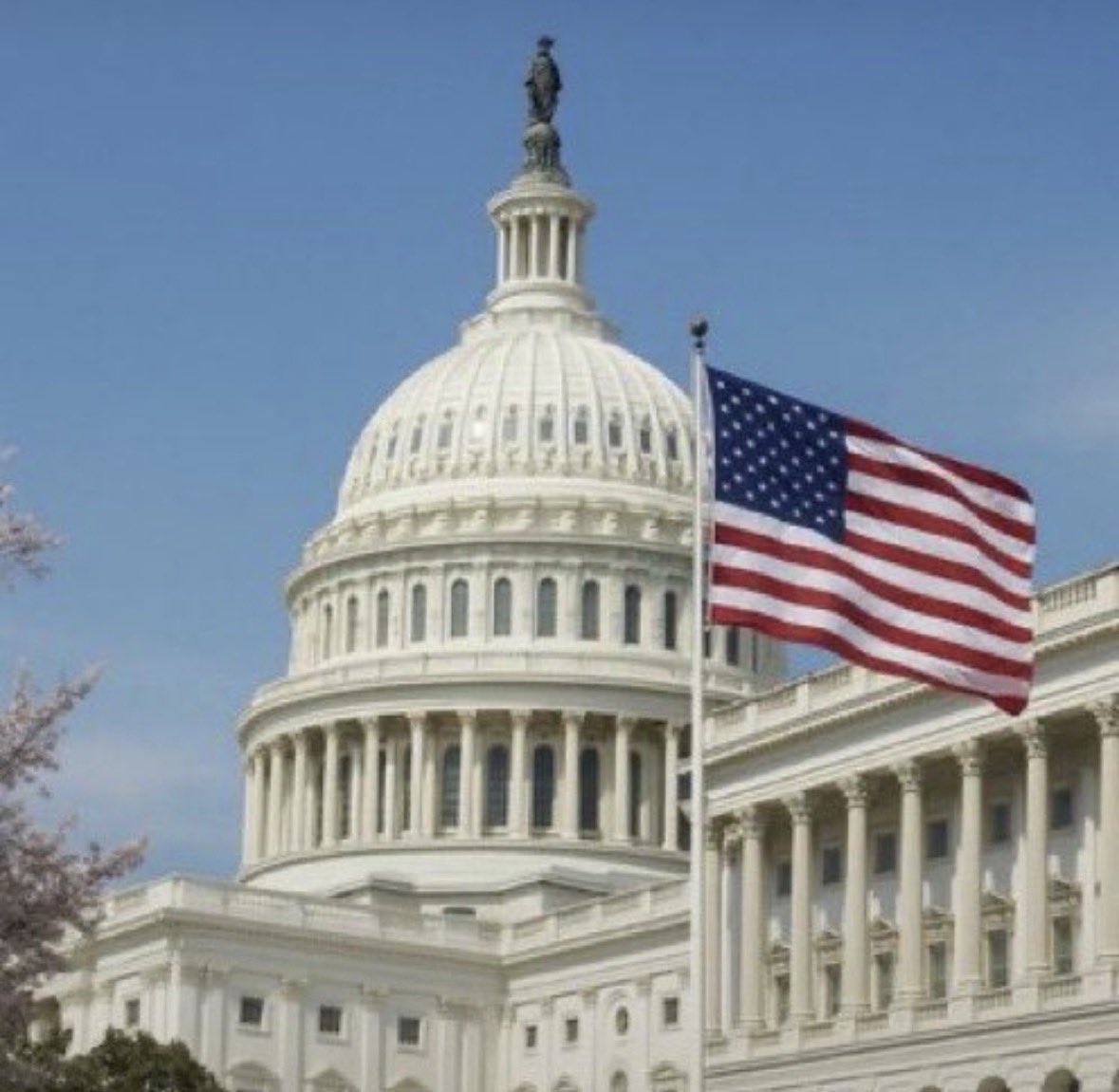 jake_claver_llc's tweet photo. 🚨 BIGGG NEWS 💥

THE CFTC HAS OFFICIALLY SENT ITS ripple:native &amp; CRYPTO MARKET RULES TO THE WHITE HOUSE FOR REVIEW.

THIS COULD BE A MAJOR STEP FOR U.S. CRYPTO REGULATION. 🚀🇺🇸 https://t.co/cGd4tZ70yu